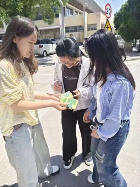 植此新绿，向阳逐光：暖心种子赠礼，送别最美毕业韶华