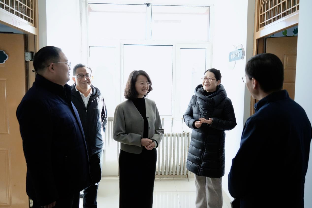 新疆工业学院党委书记孙桂香一行实地参观润泽书院“一站式”学生社区